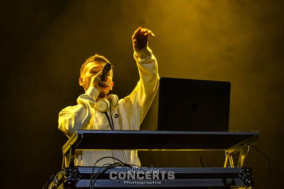 Disc jockey
