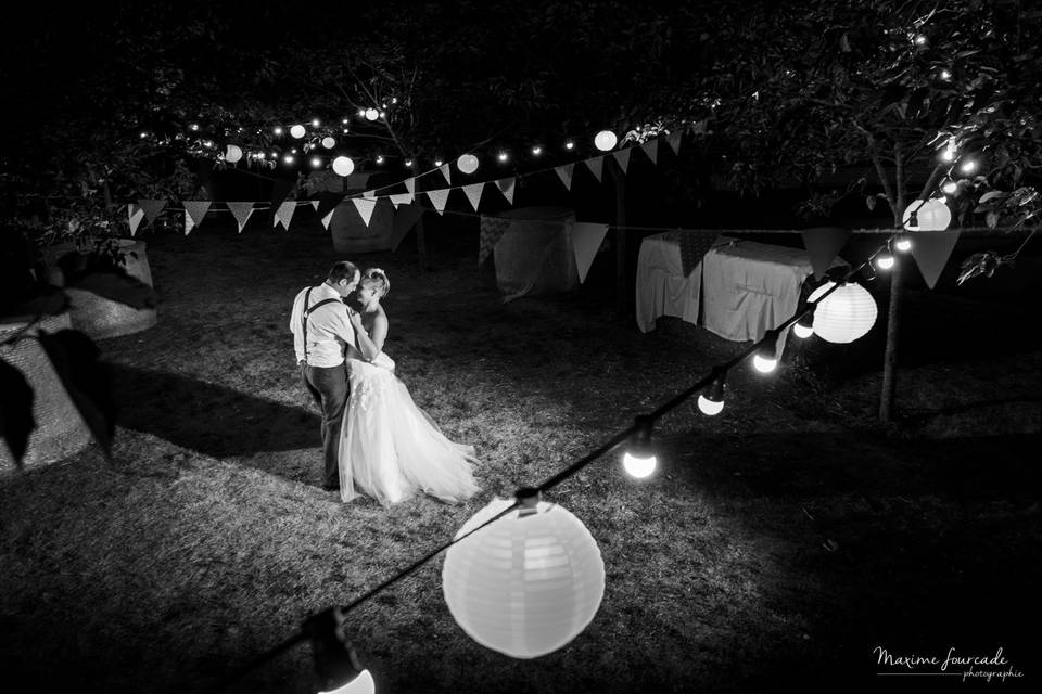 Danse seuls dans le noir