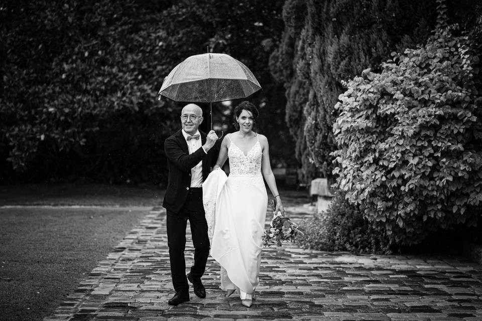 Entrée sous la pluie