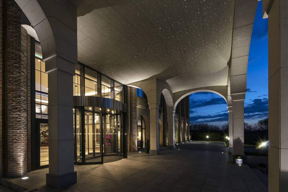 Entrée principale en soirée
