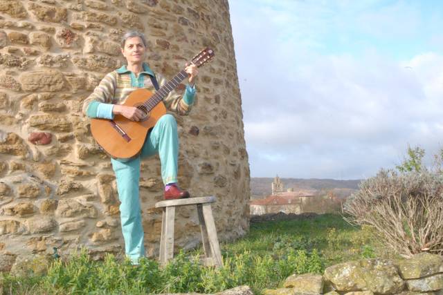 Diane à la guitare