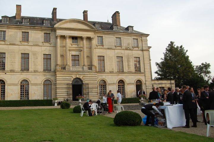 Apéritif dans le jardin