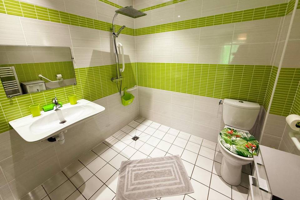 Salle de bain PMR Abricot