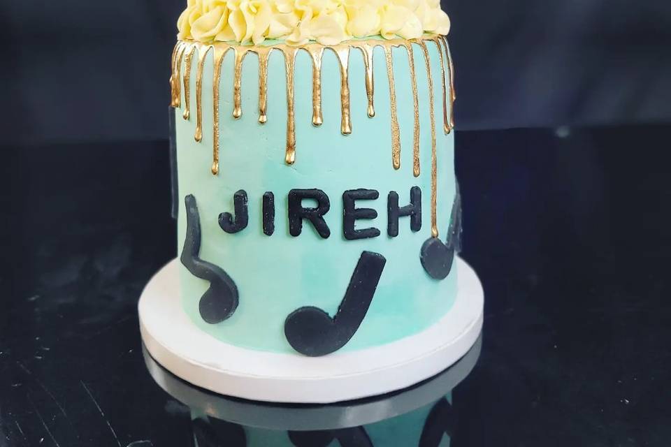 Drip cake gold