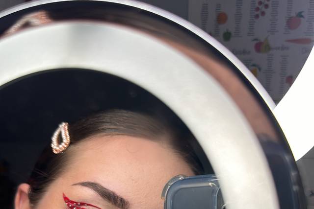 Maëva Mandroux Makeup Artist