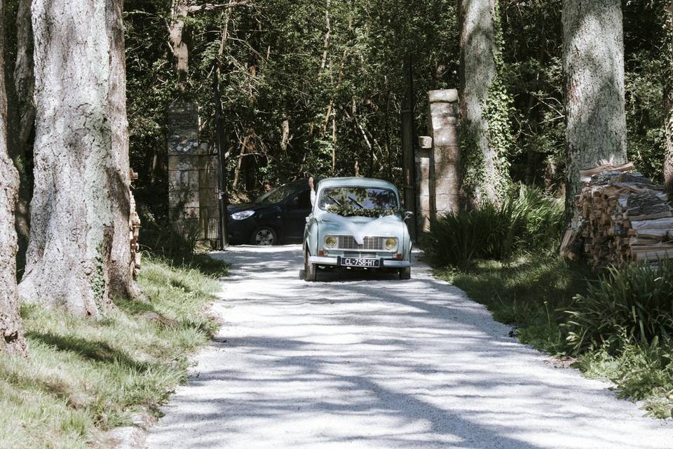 L'allée qui monte au manoir