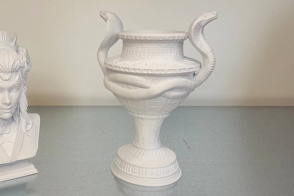 Statue et vase