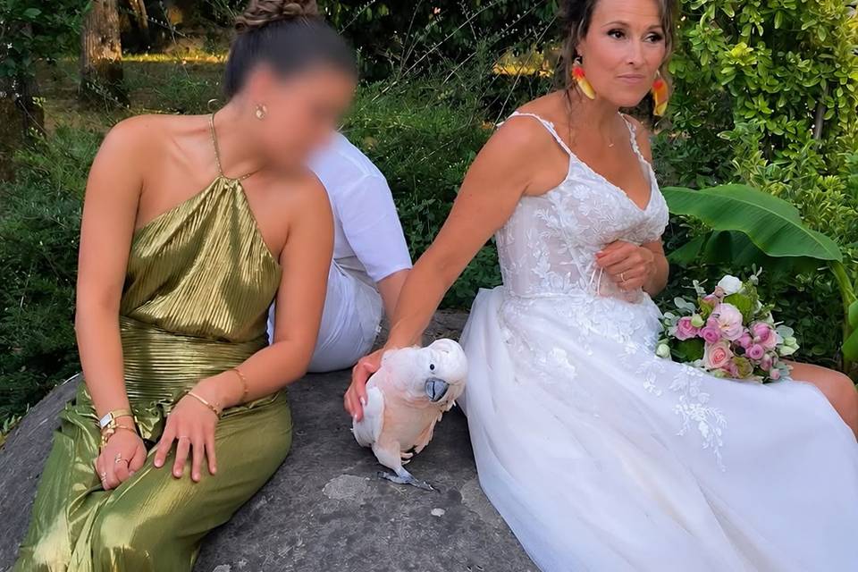 Moment câlin avec la mariée