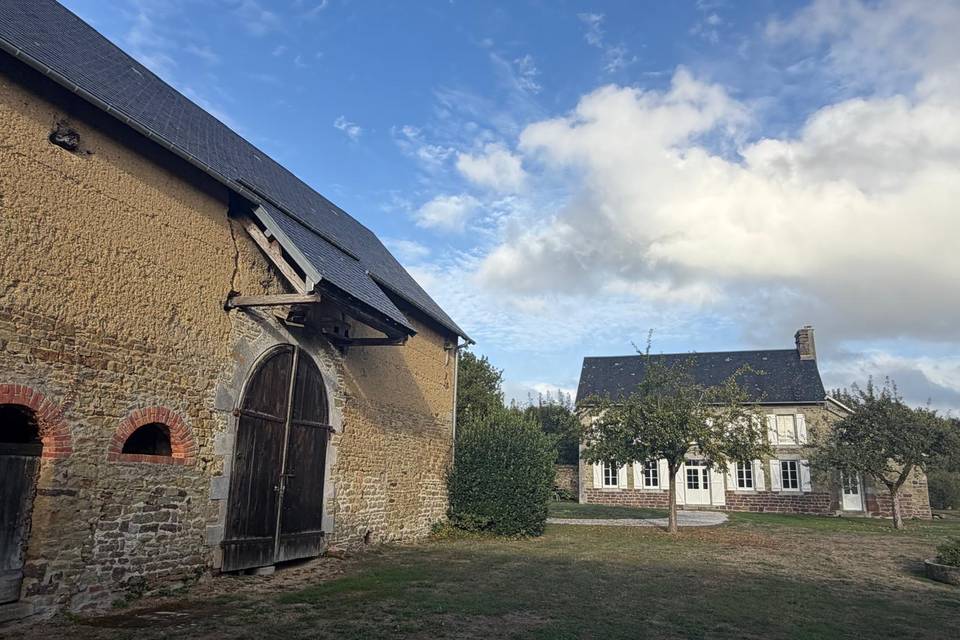Vue grange et gite pressoir