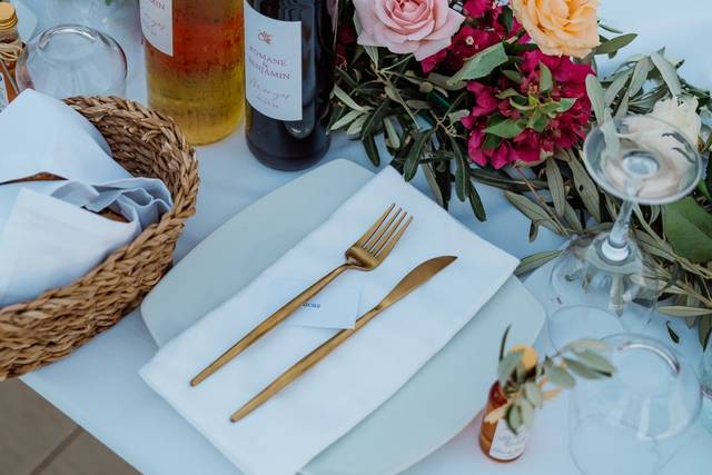 TABLE SETTING