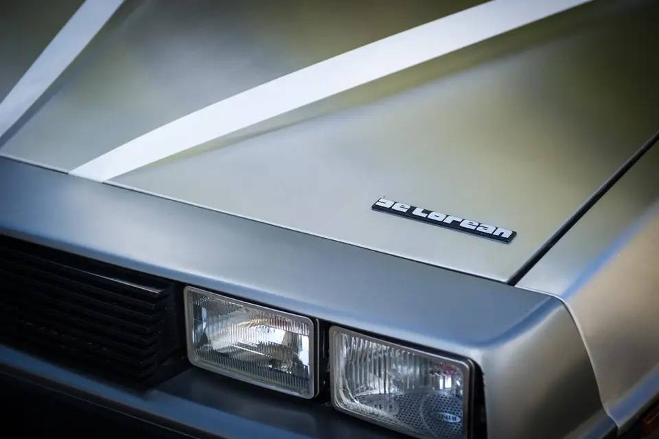 Logo Delorean