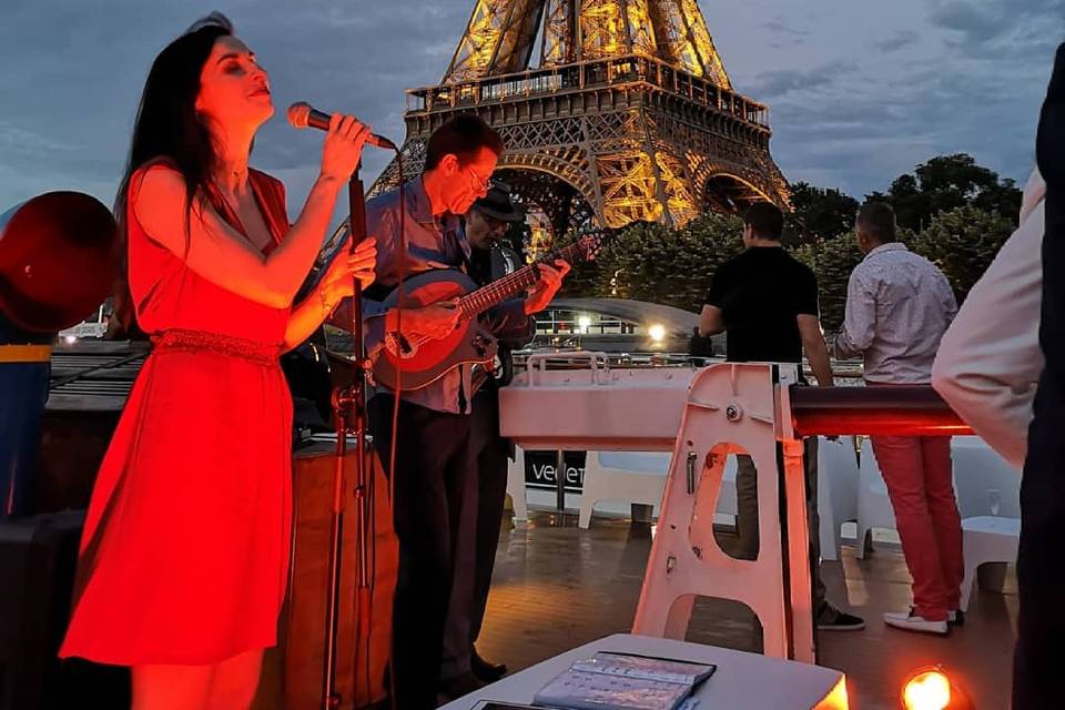 Live band in paris