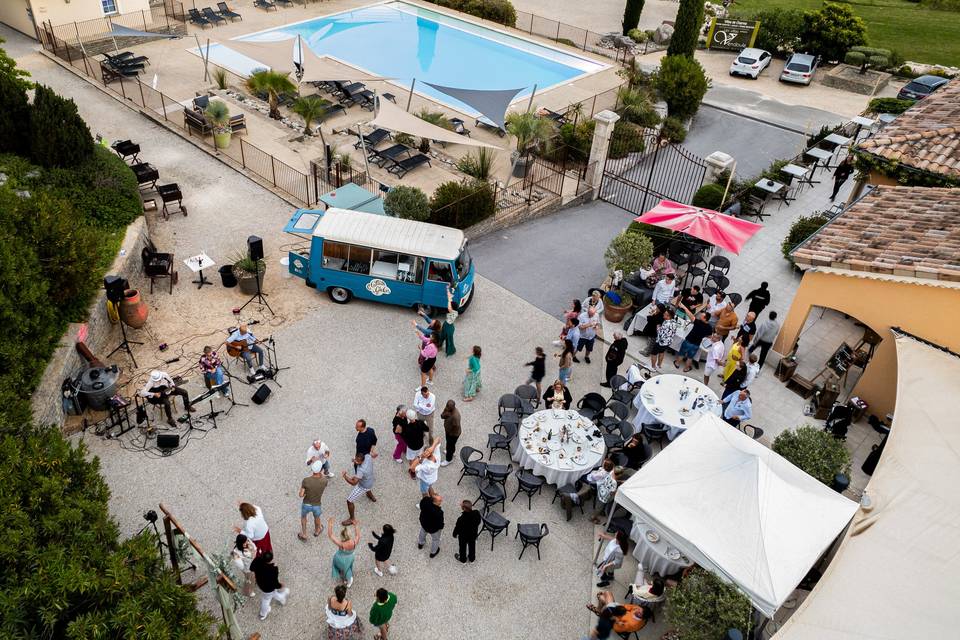 Drone vin d'honneur