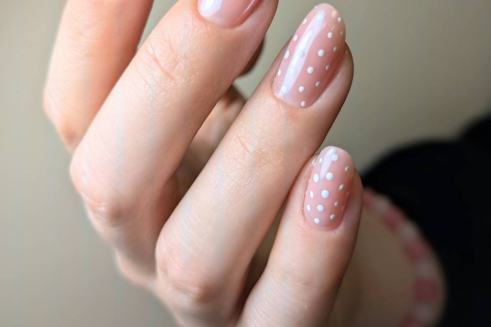 Nude & Dots
