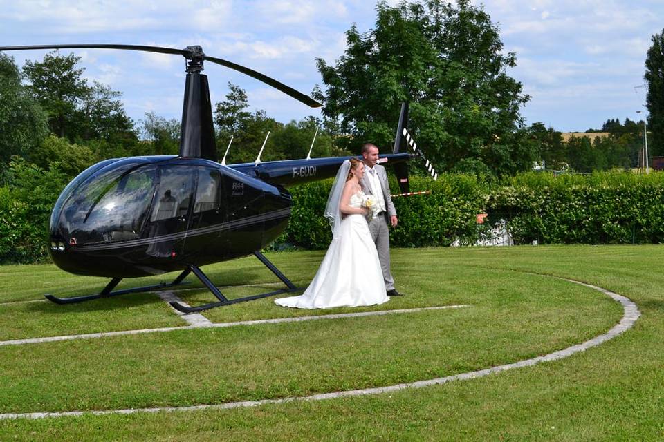 Arrivée mariés hélicoptère