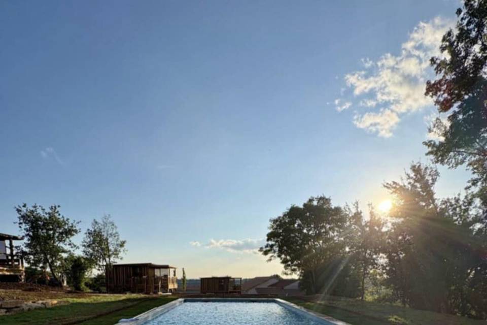 Espace Piscine et les cabanes