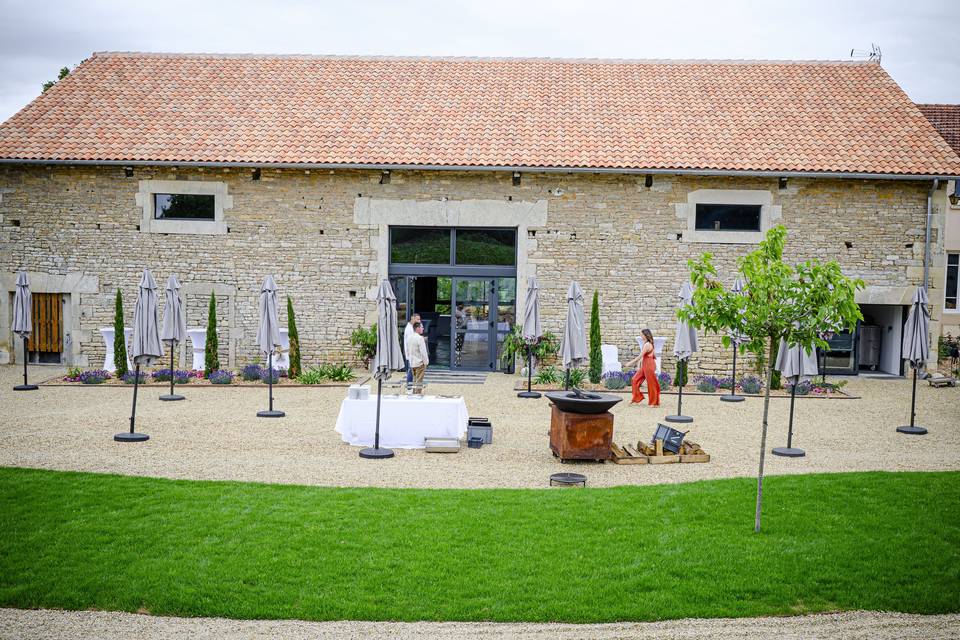 La grande cour de réception