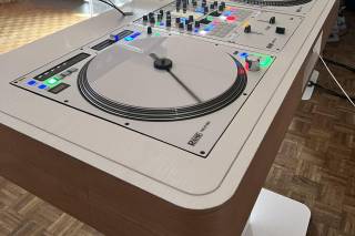 DJ Vivien
