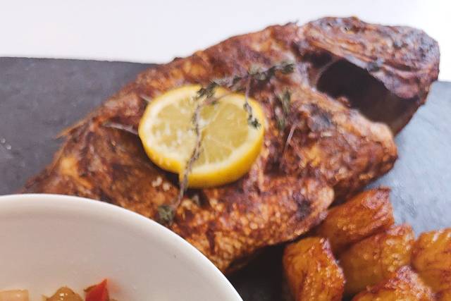 Athéké, alocos, dorade, poulet