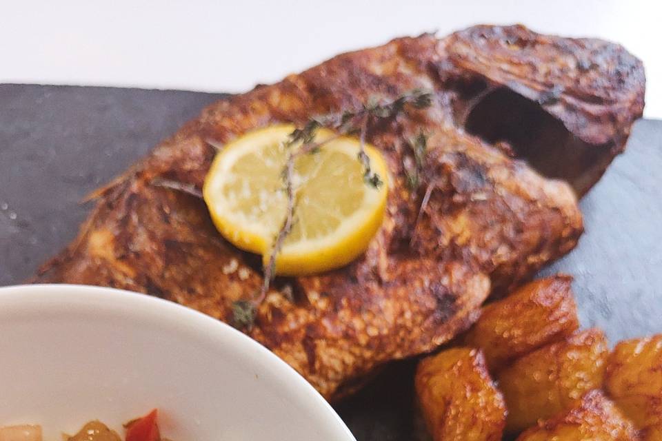 Athéké, alocos, dorade, poulet