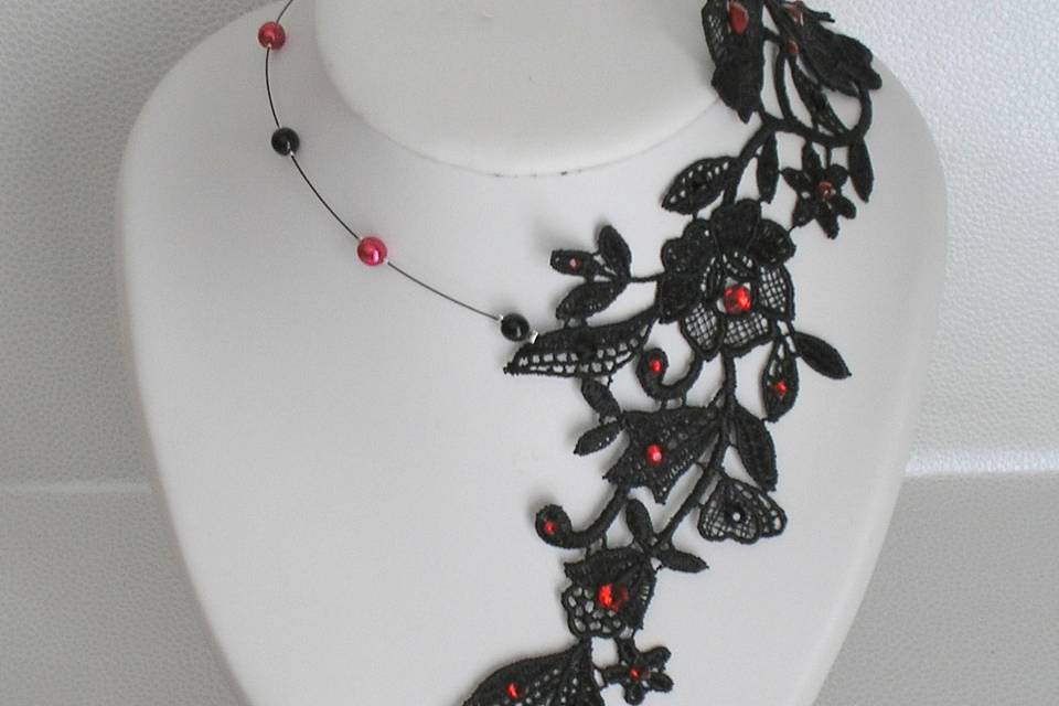 Collier Amalia noir et rouge