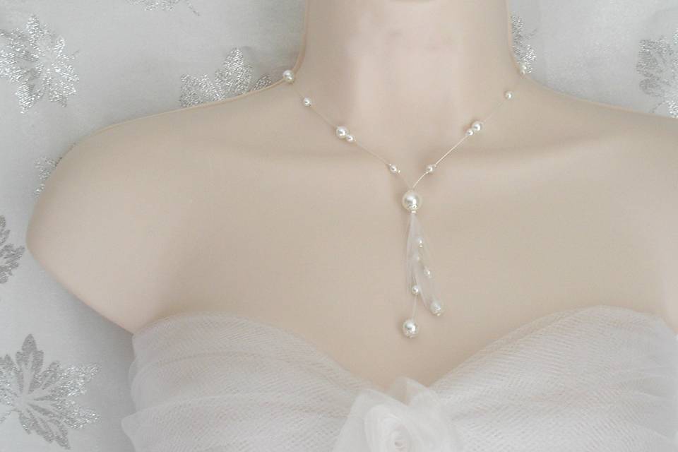 Collier élina plume blanche