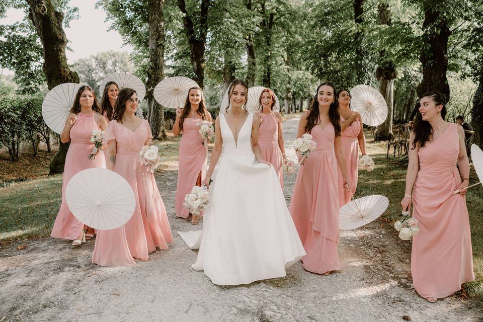 Dans l'Allée, mariée & temoins
