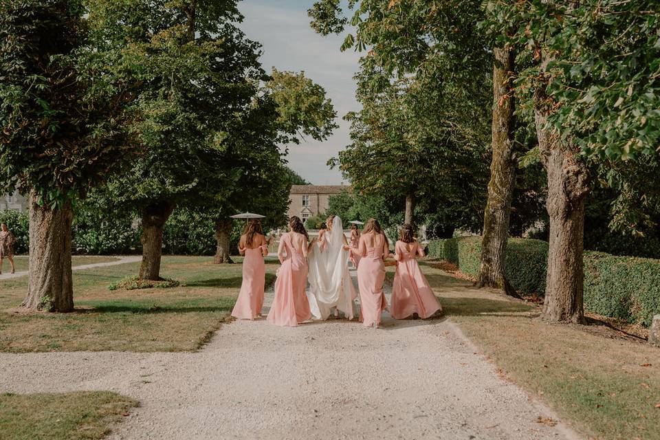 Mariée avec ses témoins