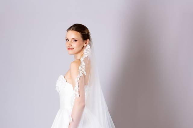 Robe de mariée mikado et voile