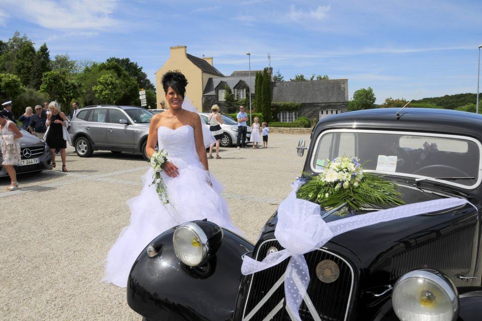 La mariée et sa traction