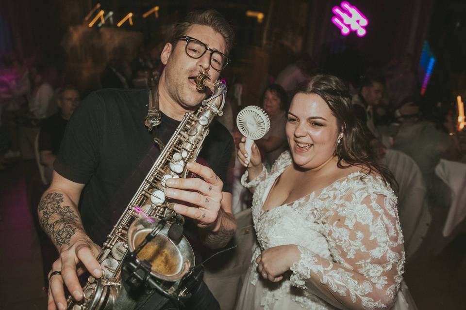 Mariée et saxophoniste