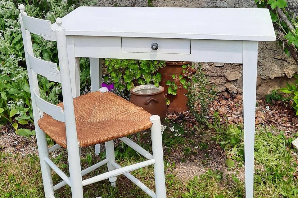 Table - Bureau blanc et chaise
