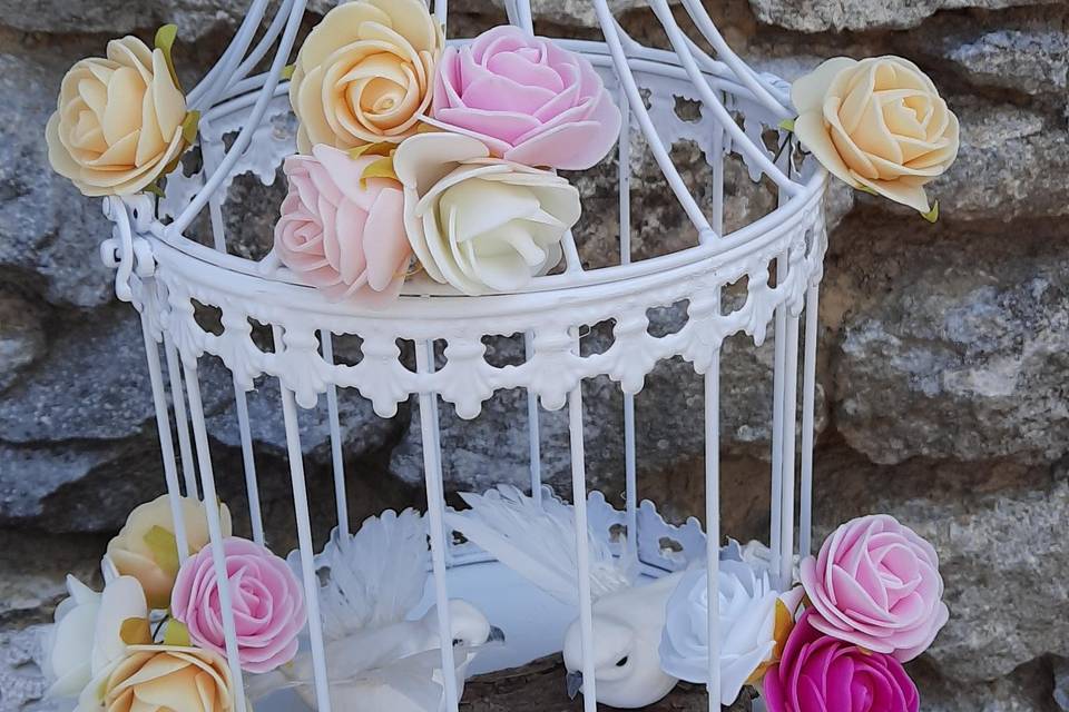 Cage à oiseaux décorée