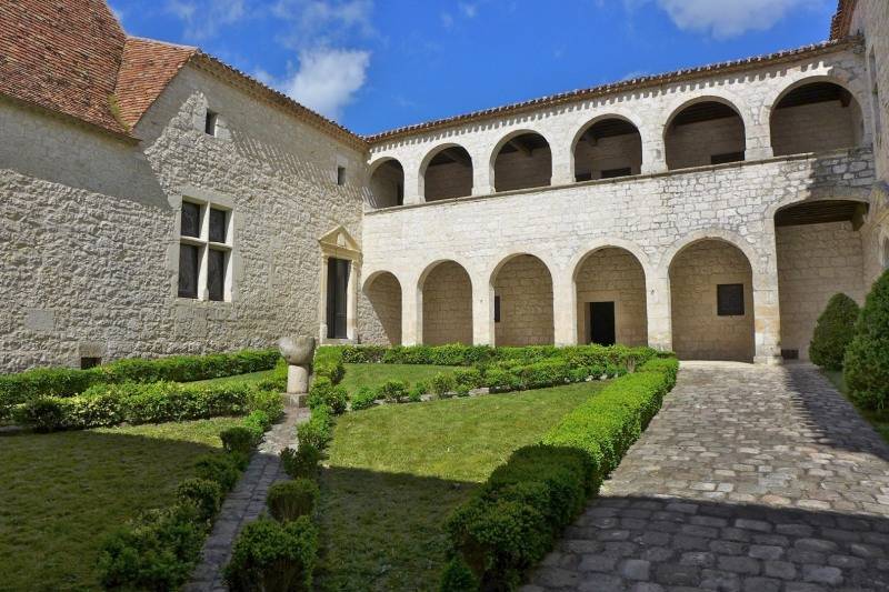 Cour d'honneur de Sainte-Foy