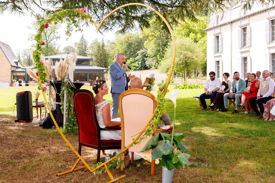 À l'ombre du chêne centenaire