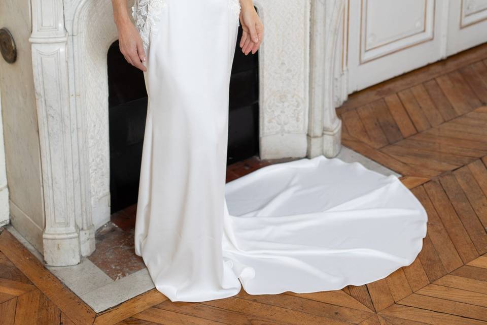 Dentelle blanche et traîne