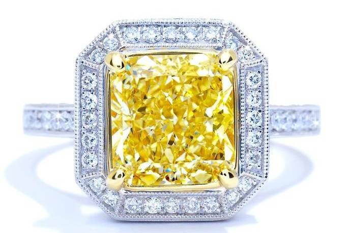 Bague sertie d'un diamant fanc