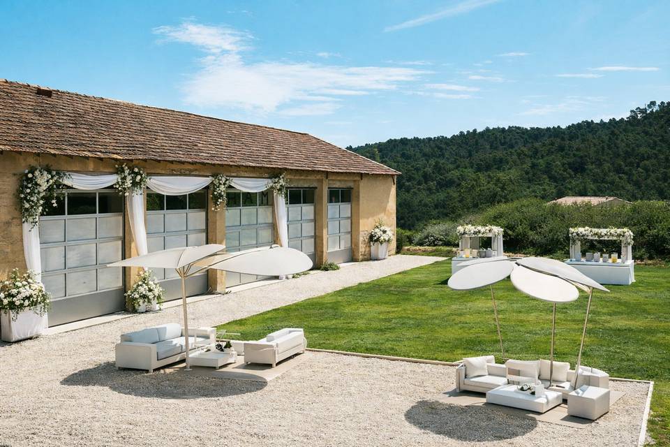 Salle extérieur et esplanade