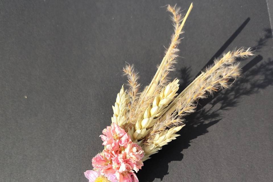 Ornement pince fleur séchée