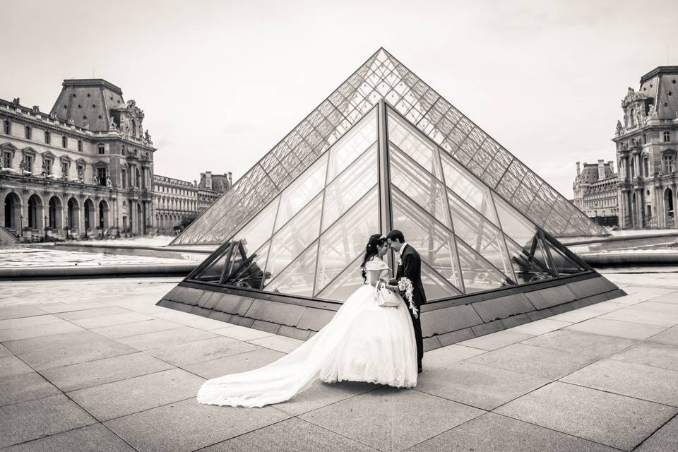 Photo de couple au Louvre