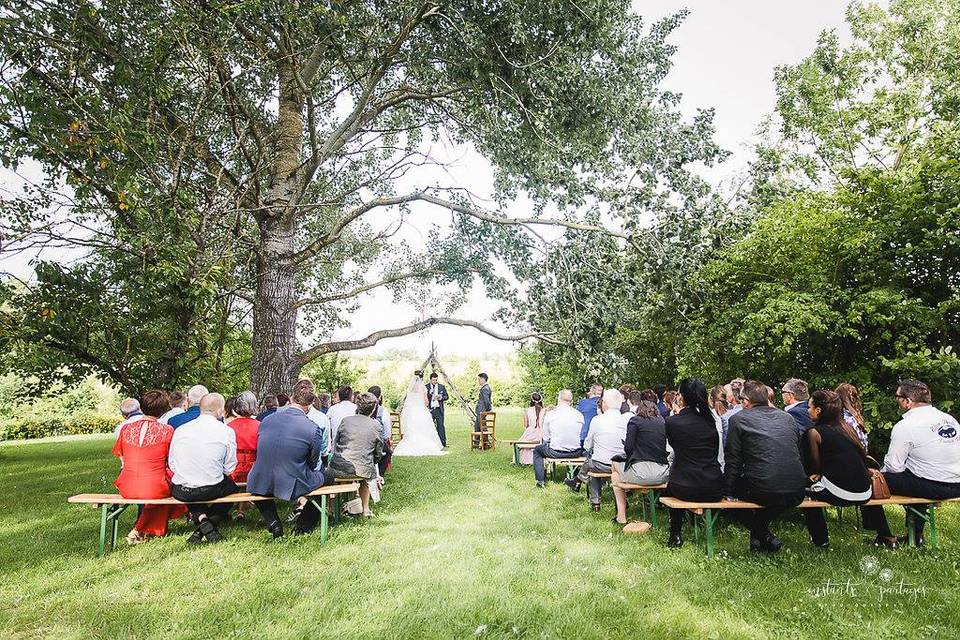 Cérémonie laïque dans le parc