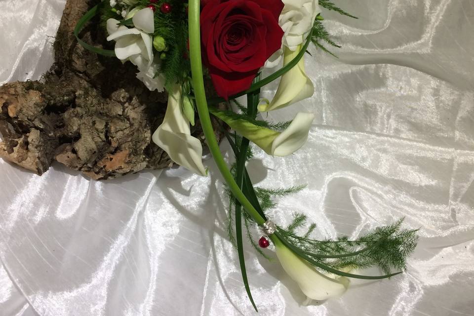 Bouquet retombant rouge et bla