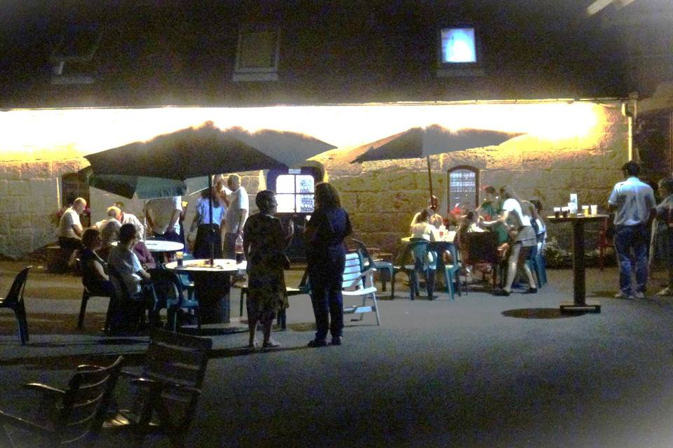 La cour en nocturne