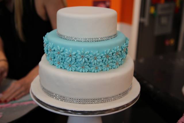 Wedding cake blanc et bleu