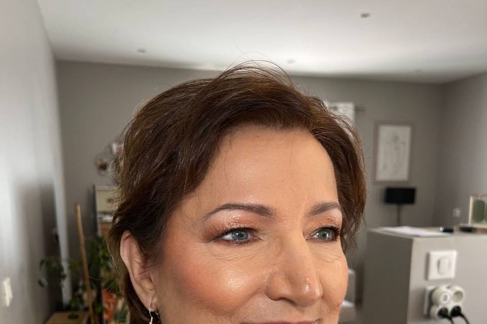 Maquillage coiffure invitée