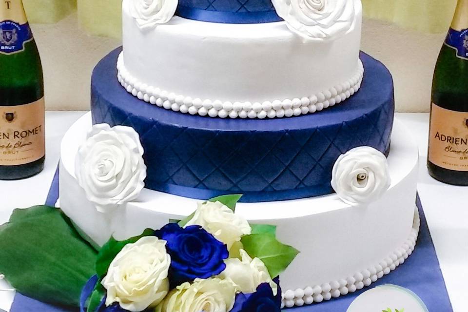 Wedding cake bleu et blanc