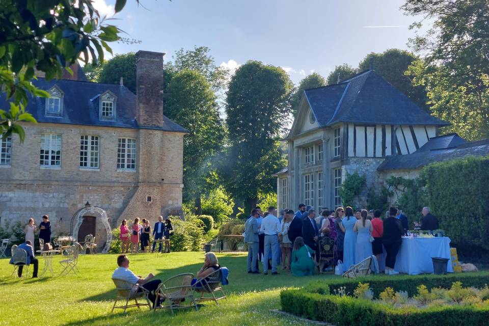 Cocktail dans les jardins