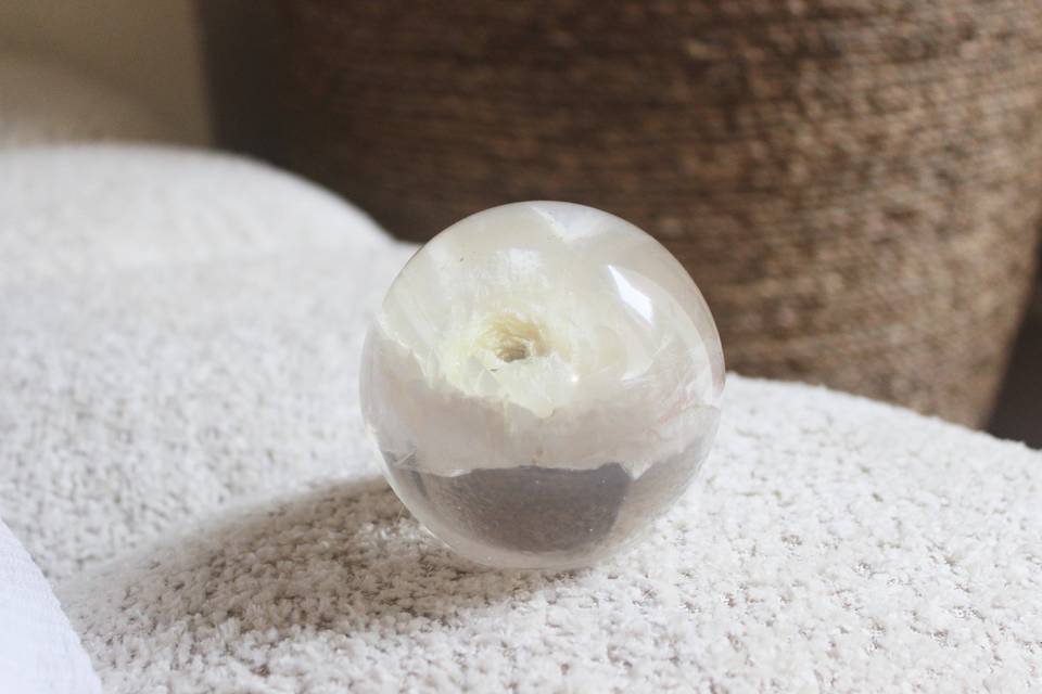 Sphère renoncule 8cm résine