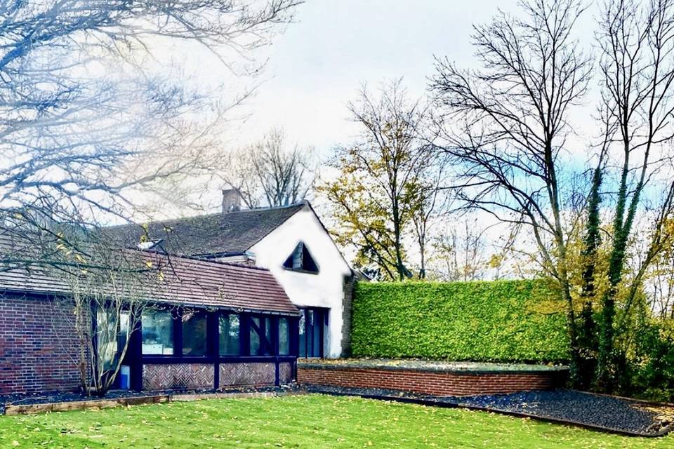 Extérieur salle et jardin