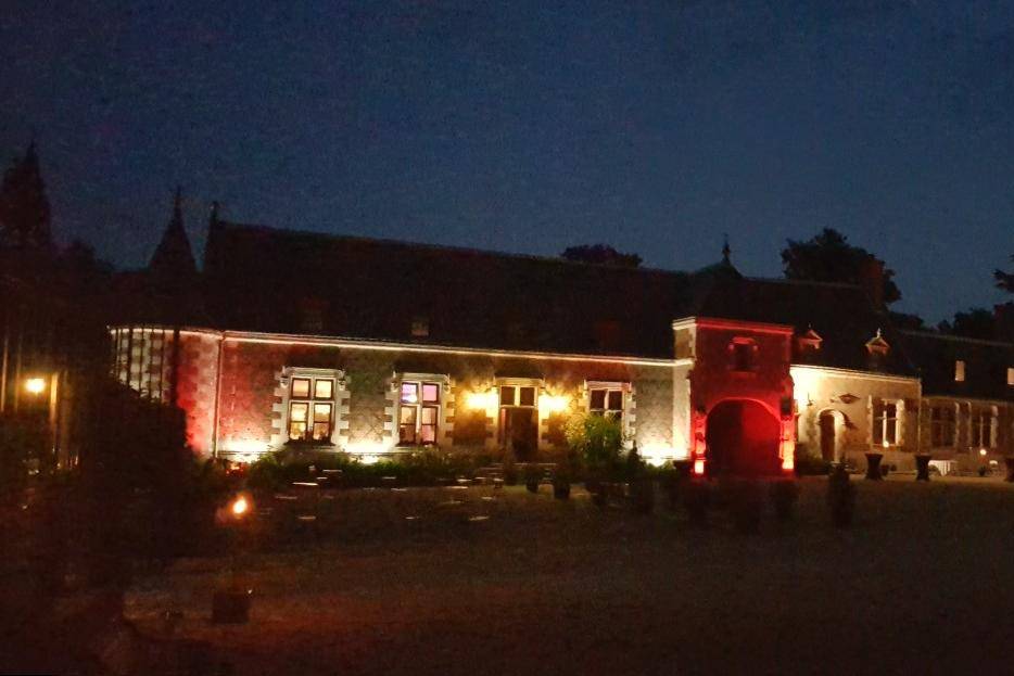 Château de jallanges by night